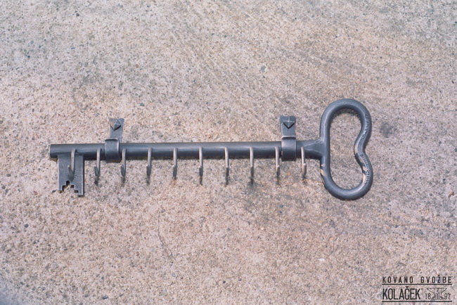 Kovani čiviluk — model 1