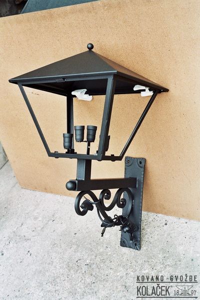 Kovani fenjer — model 3