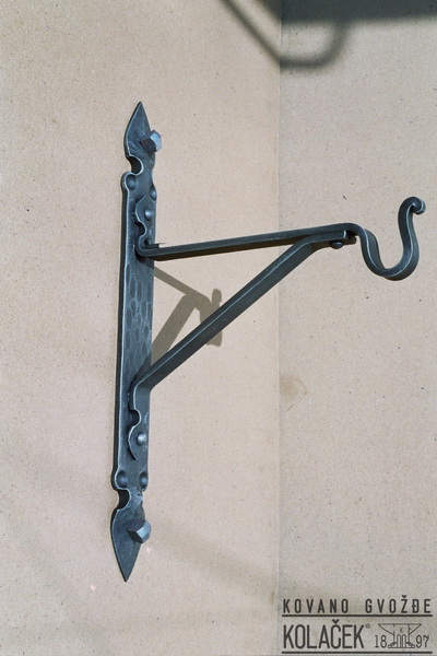 Kovana konzola — model 2