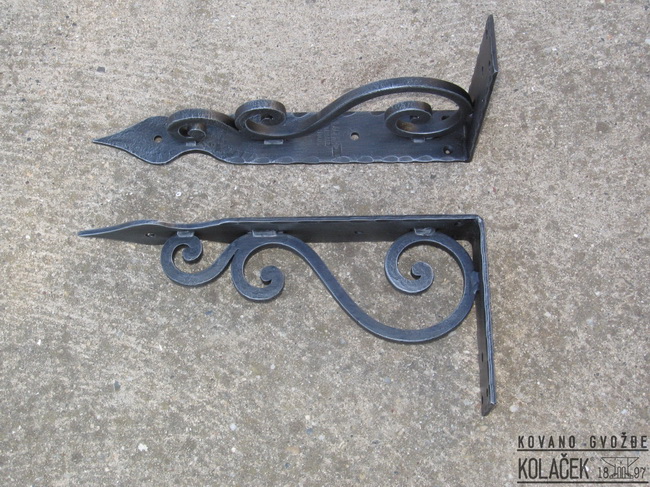 Kovana konzola — model 7