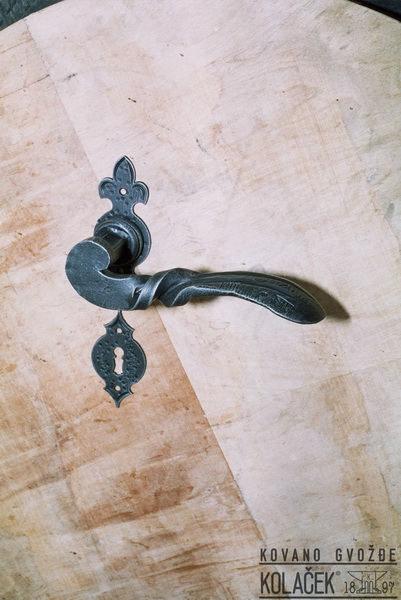 Kovana kvaka — model 2