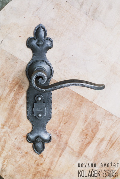 Kovana kvaka — model 8