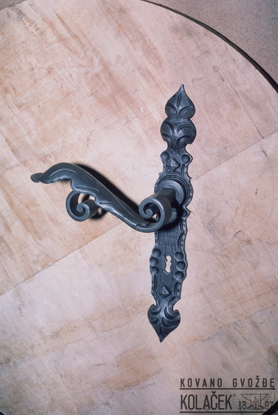 Kovana kvaka — model 10