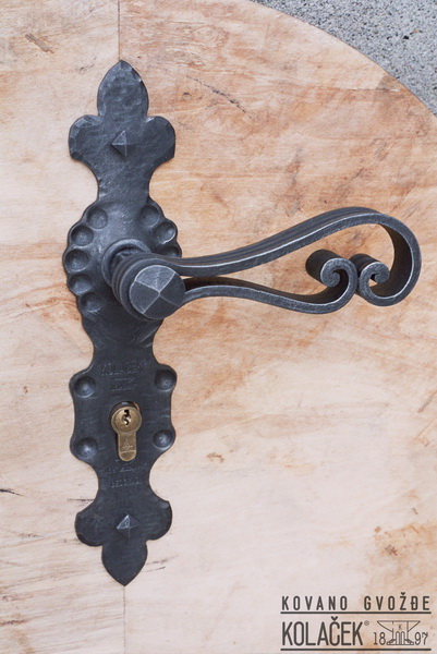 Kovana kvaka — model 11