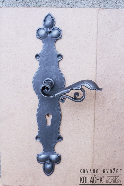 Kovana kvaka — model 13