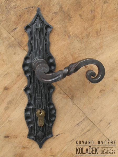 Kovana kvaka — model 17