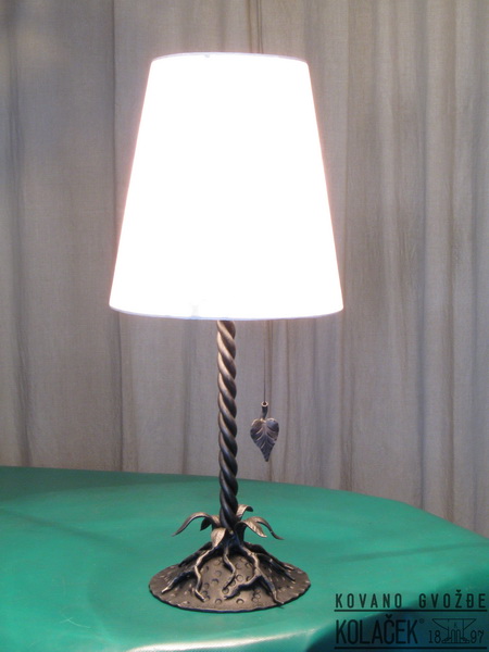 Kovana lampa — model 3