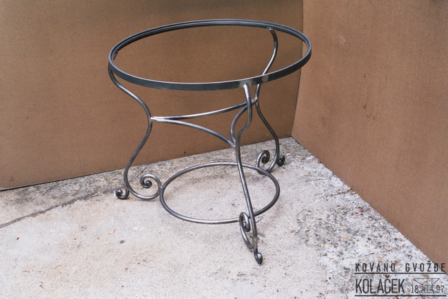 Kovani nameštaj — model 5