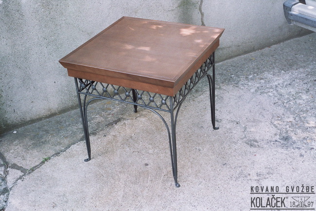 Kovani nameštaj — model 6