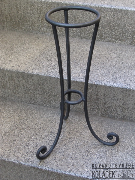 Kovani nameštaj — model 11