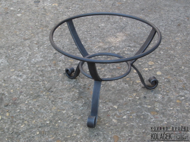 Kovani nameštaj — model 12