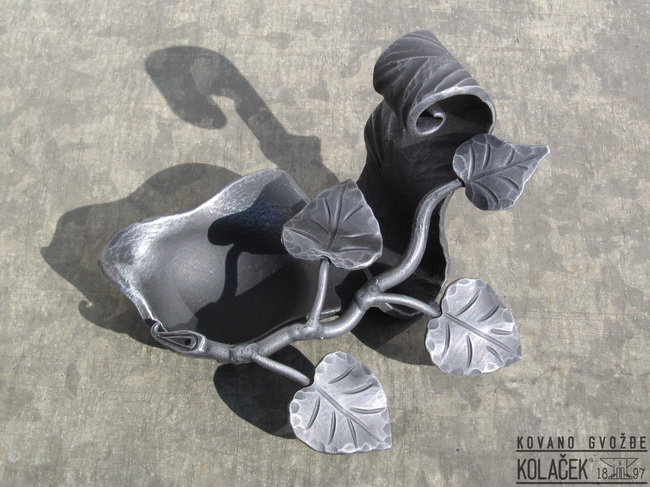 Kovana pepeljara — model 7