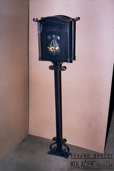 Kovani poštanski sandučić — model 1