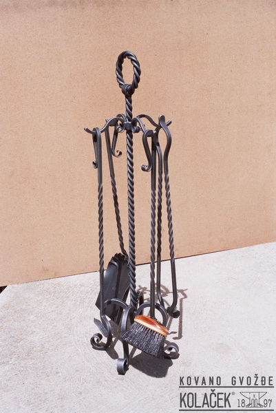 Kovani pribor za kamin — model 1