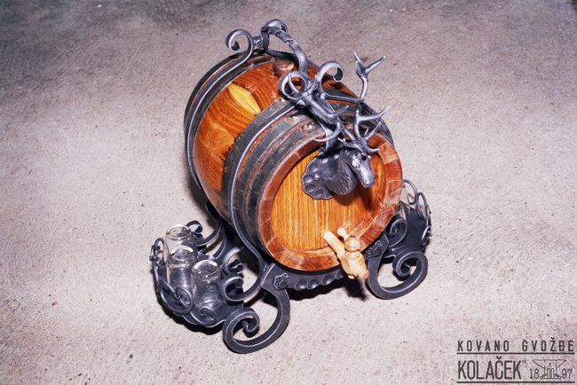 Kovani predmet — model 2