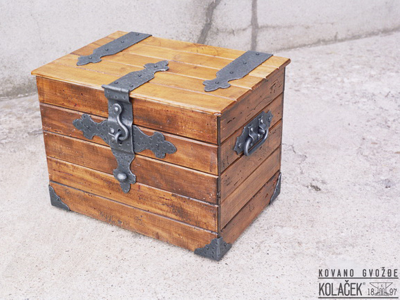 Kovani sanduk — model 1