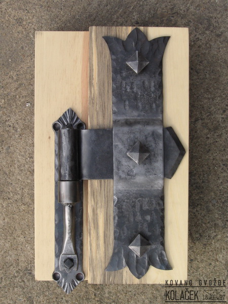 Kovana šarka — model 8