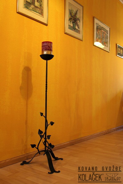 Kovani svećnjak — model 8
