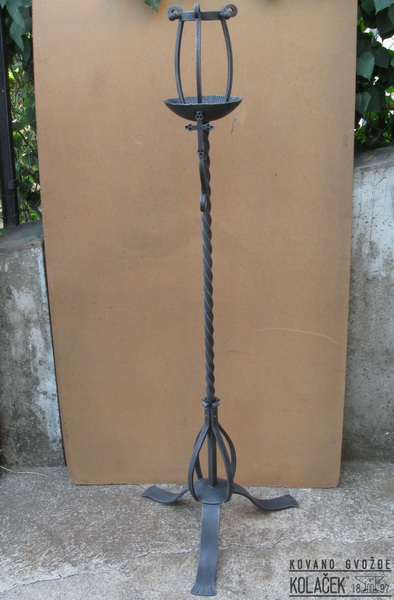 Kovani svećnjak — model 12