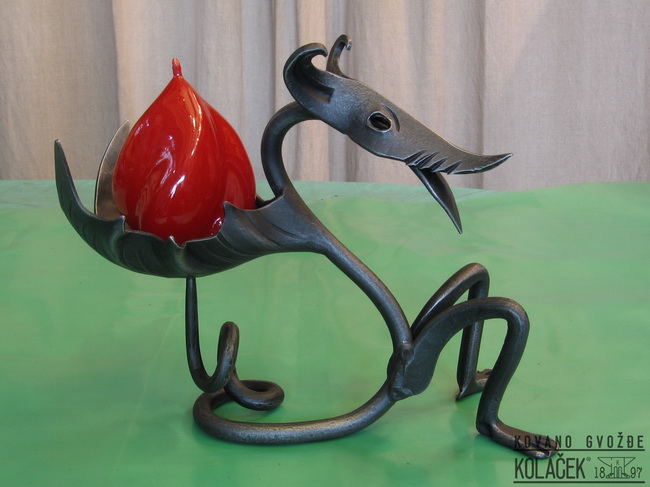 Kovani svećnjak — model 19