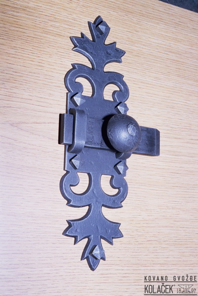 Kovani zatvarač — model 3