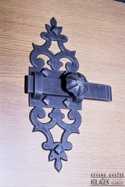 Kovani zatvarač — model 4