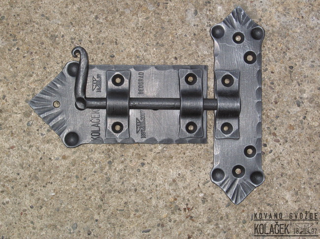 Kovani zatvarač — model 12
