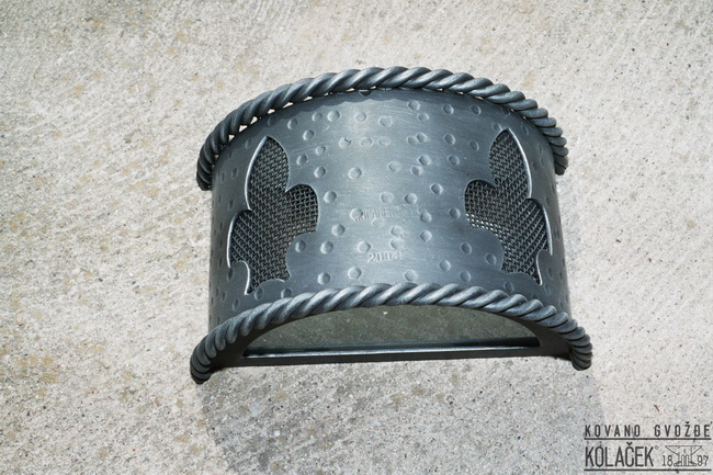 Kovana zidna lampa — model 10