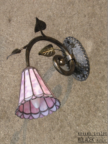 Kovana zidna lampa — model 17