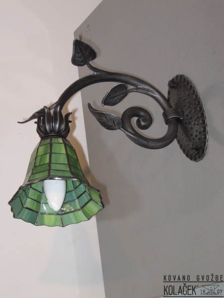 Kovana zidna lampa — model 19