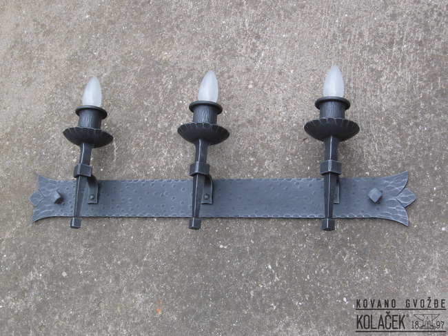 Kovana zidna lampa — model 20