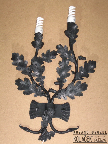 Kovana zidna lampa — model 23
