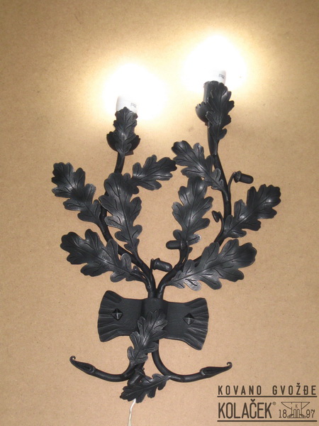 Kovana zidna lampa — model 25