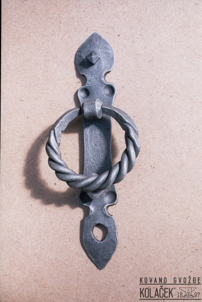 Kovani zvekir — model 4